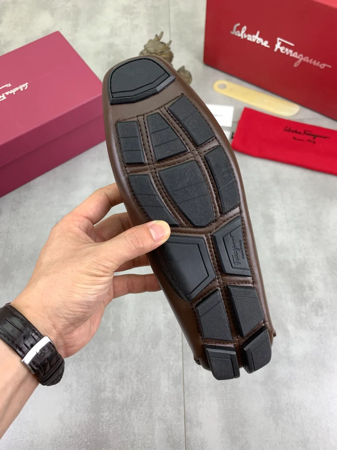 Men's shoes 💰P542 New model, high quality [Ferragamo/Ferragamo] Latest lazy slip-on shoes Original imported calfskin, imported cowhide lining + original luxury metal buckle + original combination outsole Comparison without pressure Code number: 38-45